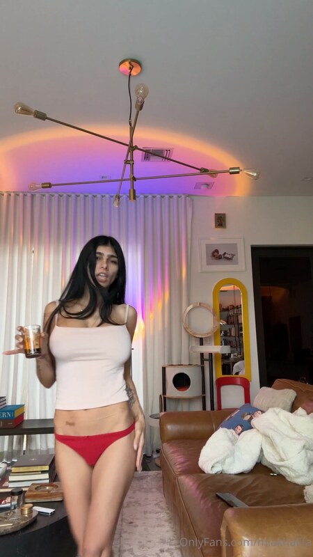Mia Khalifa nude photo 2