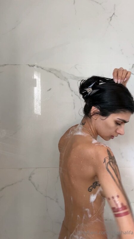 Mia Khalifa nude photo 20