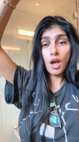 Mia Khalifa nude photo 23