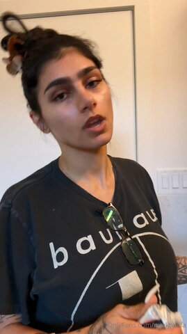 Mia Khalifa nude photo 22