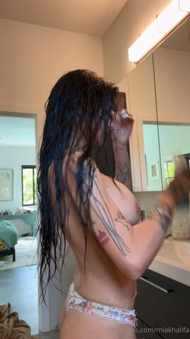 Mia Khalifa nude photo 10