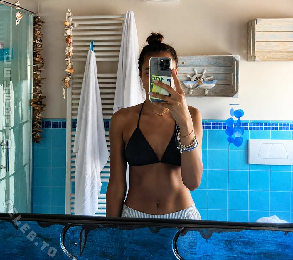 Mia Ludwig nude photo 5