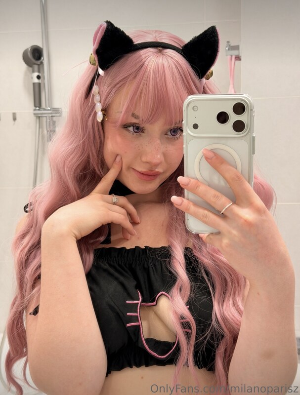 Mia Miku nude photo 9