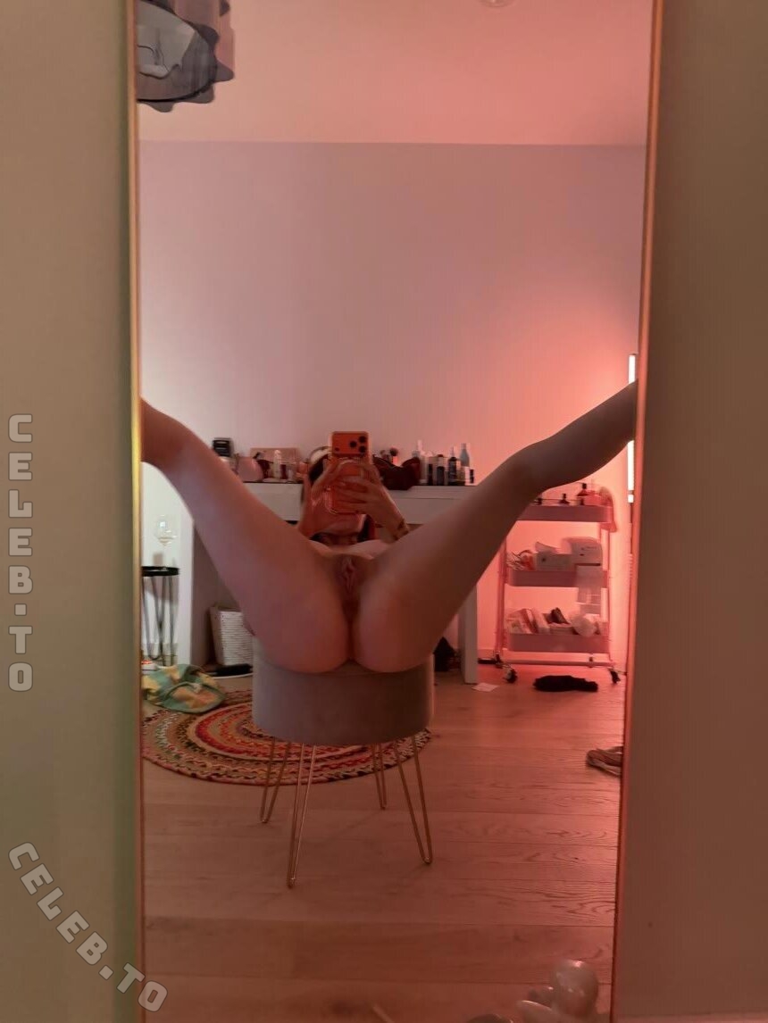 Mia Minou nude photo 1