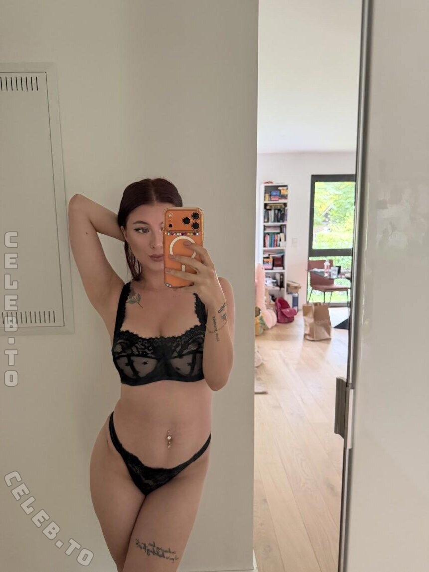 Mia Minou nude photo 1