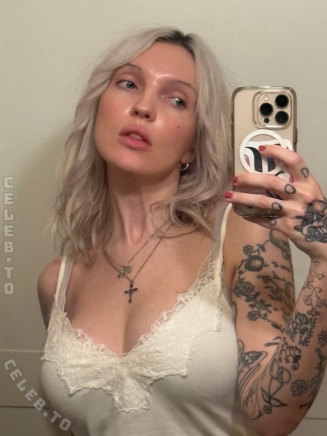 Mia Morgan nude photo 2