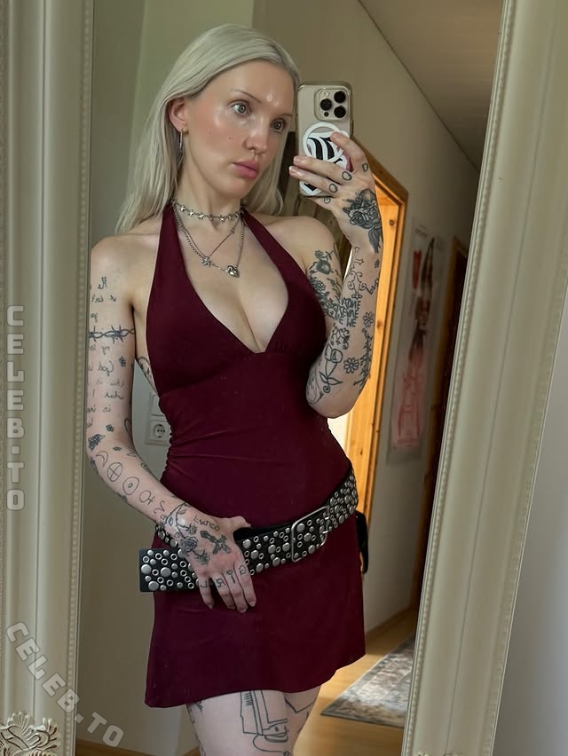 Mia Morgan nude photo 3