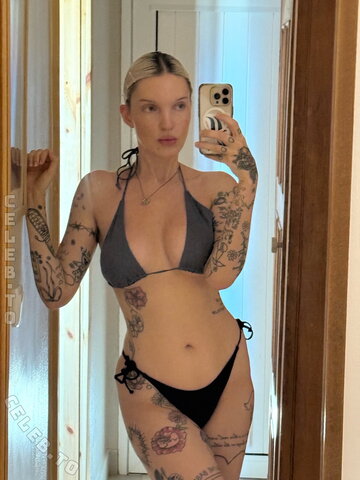 Mia Morgan nude photo 2