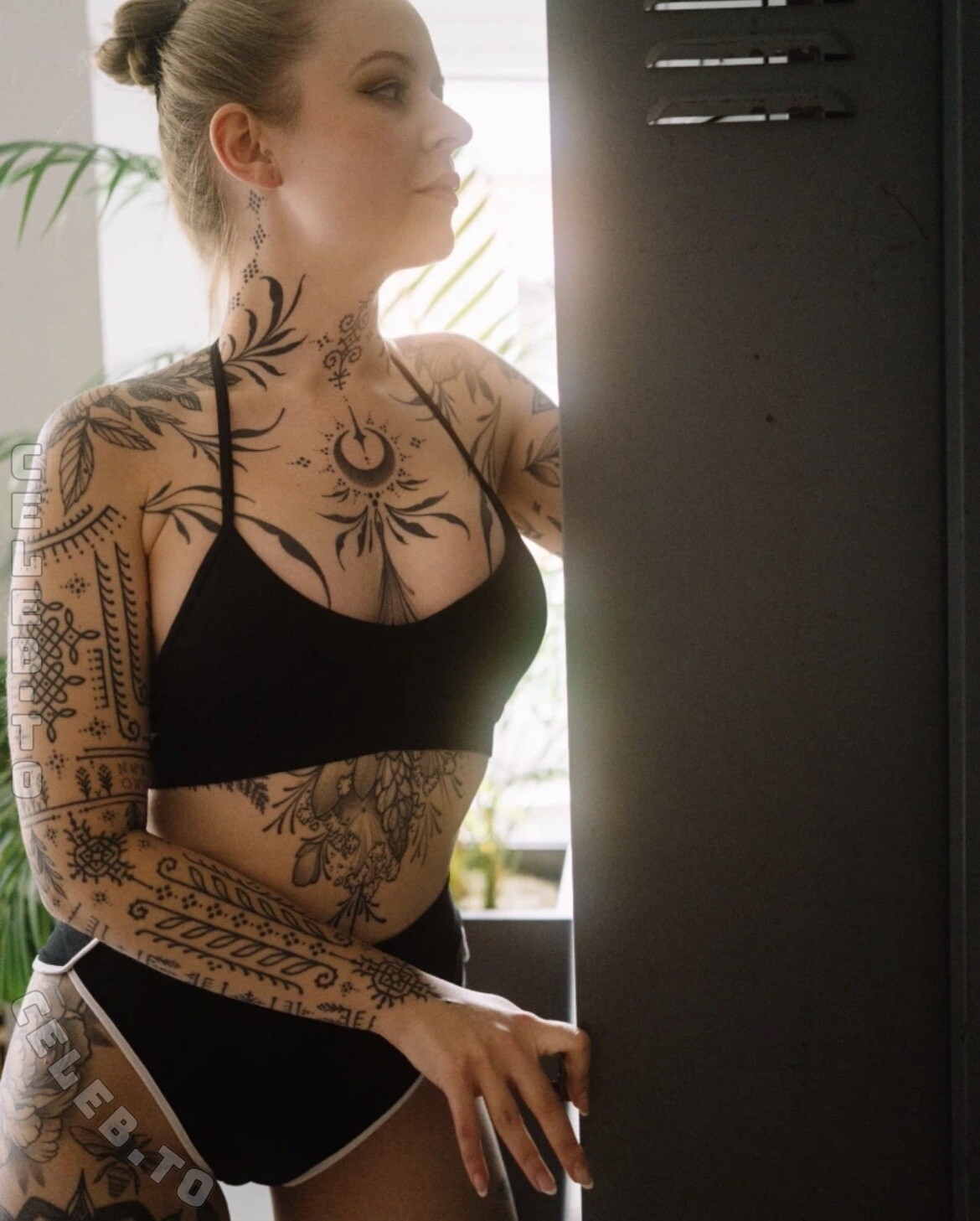 Mia Plaisir nude photo 2