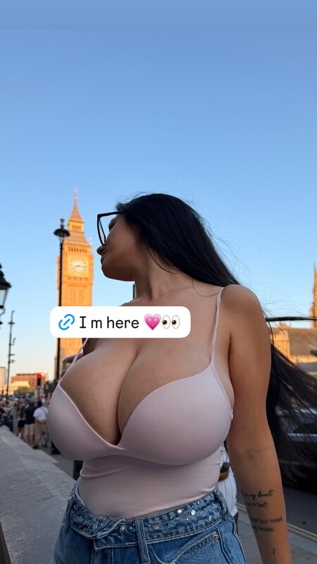 Mia Reinhard nude photo 2
