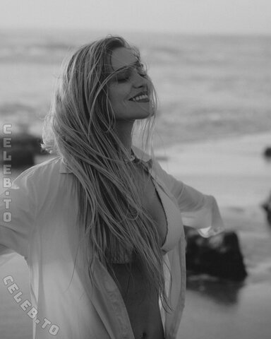 Mia-Sophie Neuland nude photo 3