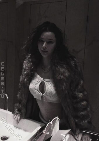 Mia Wynn nude photo 17