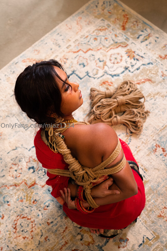 Mia Z nude photo 10