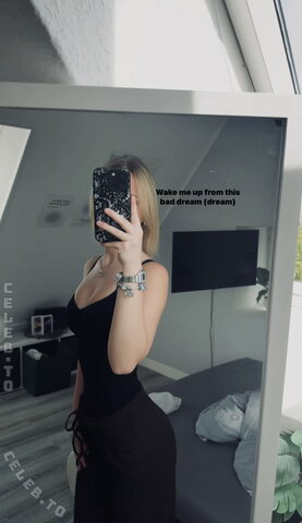 Miaa.rlt nude photo 1