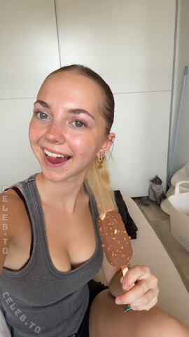 Miaa.rlt nude photo 13