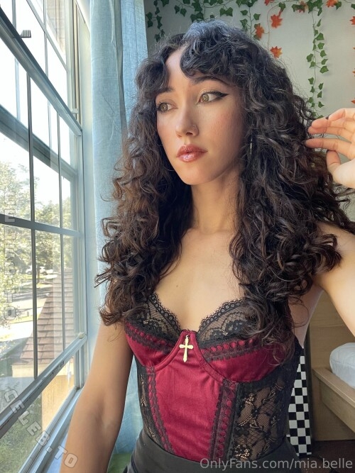 mia.belle nude photo 1