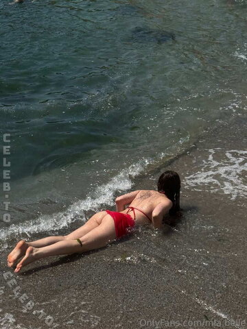 mia.belle – The two of us on the beach... what would happen?