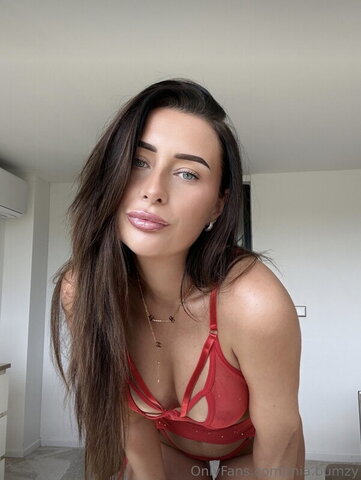 mia.bumzy nude photo 2