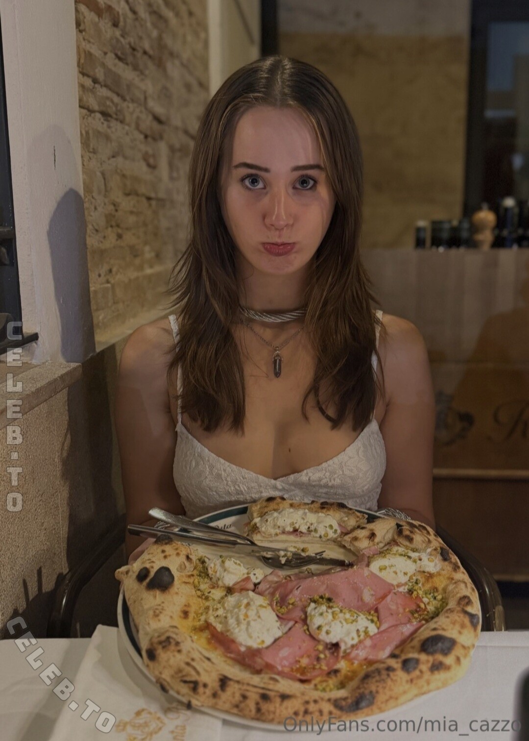 mia.cazzo nude photo 1