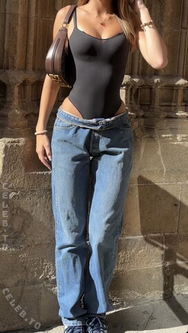 mia.gnr nude photo 7