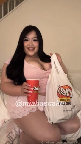 miahascake ms.munchiess Mia Marie Hot (1 photo)