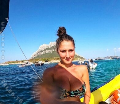 Mianina nude photo 3