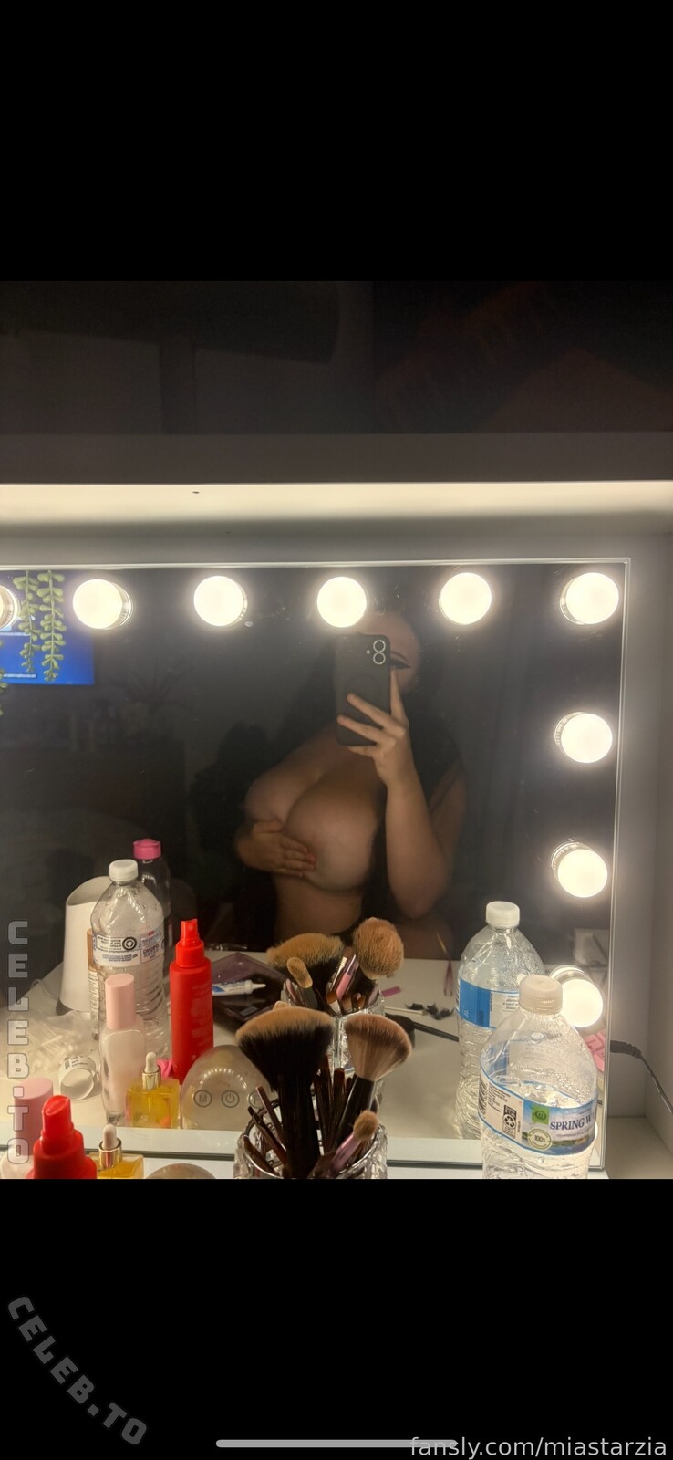 Miastarzia nude photo 1