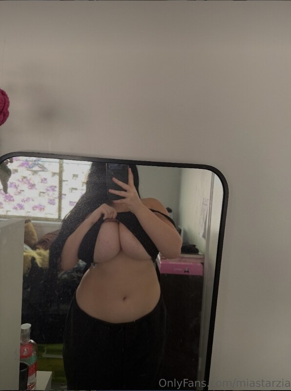 Miastarzia nude photo 10