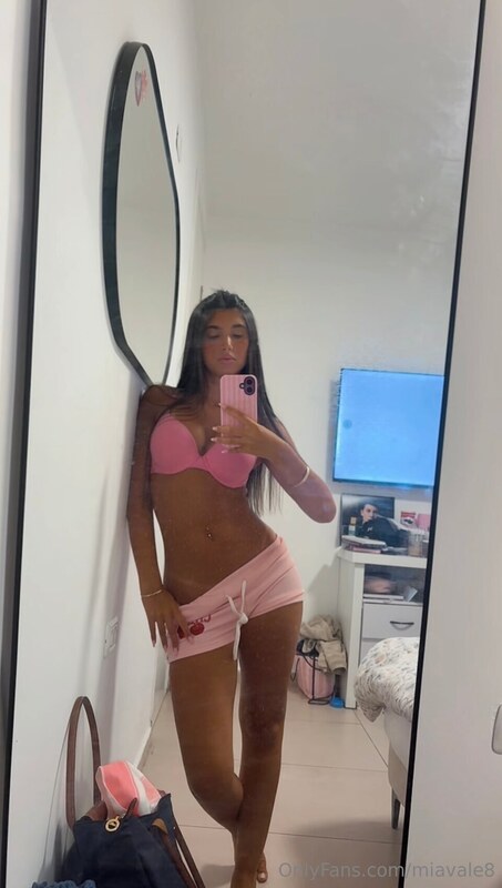 miavaleee nude photo 5