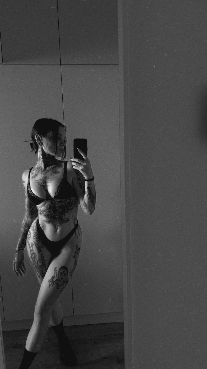 Michaela Cútová nude photo 17