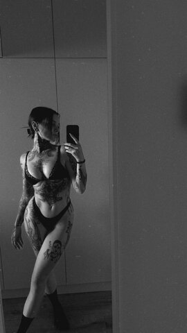 Michaela Cútová nude photo 4