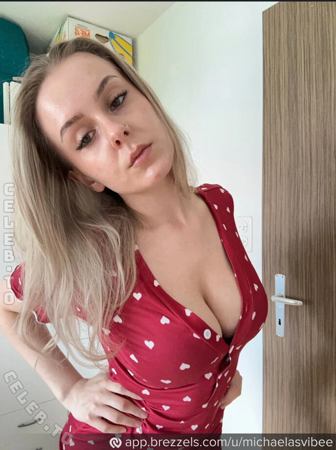 Michaela nude photo 2