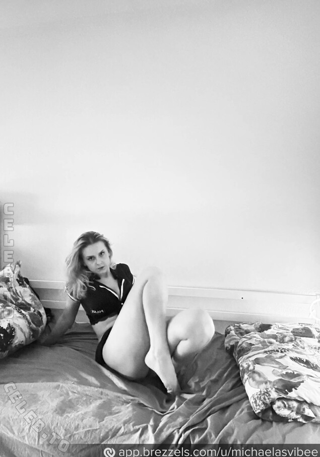 Michaela nude photo 4