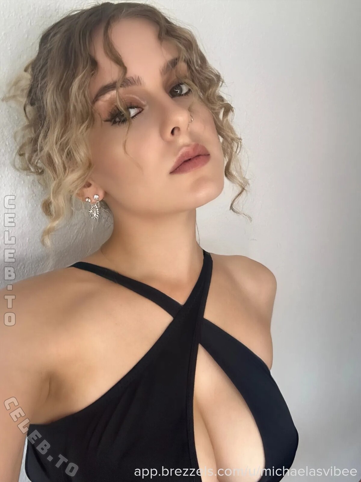 Michaela nude photo 5