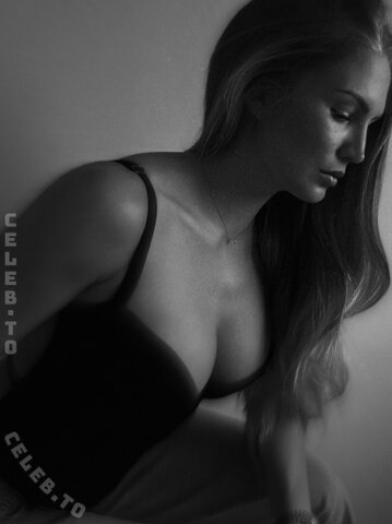 Michelle Czaja nude photo 11