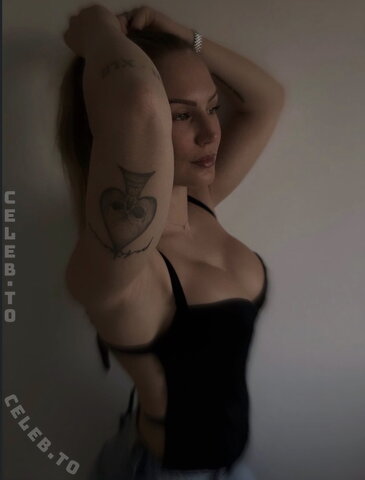 Michelle Czaja nude photo 8