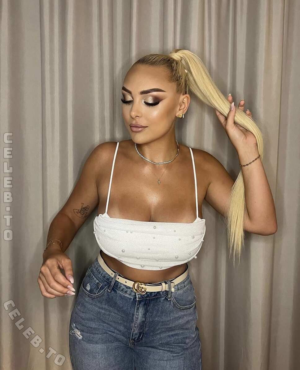 Michelle Daniaux nude photo 3