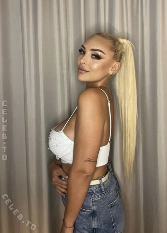 Michelle Daniaux nude photo 5