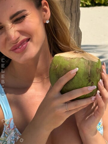 Michelle Hartmann nude photo 40