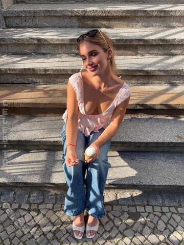 Michelle Hartmann nude photo 15