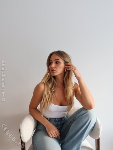 Michelle Hartmann nude photo 2