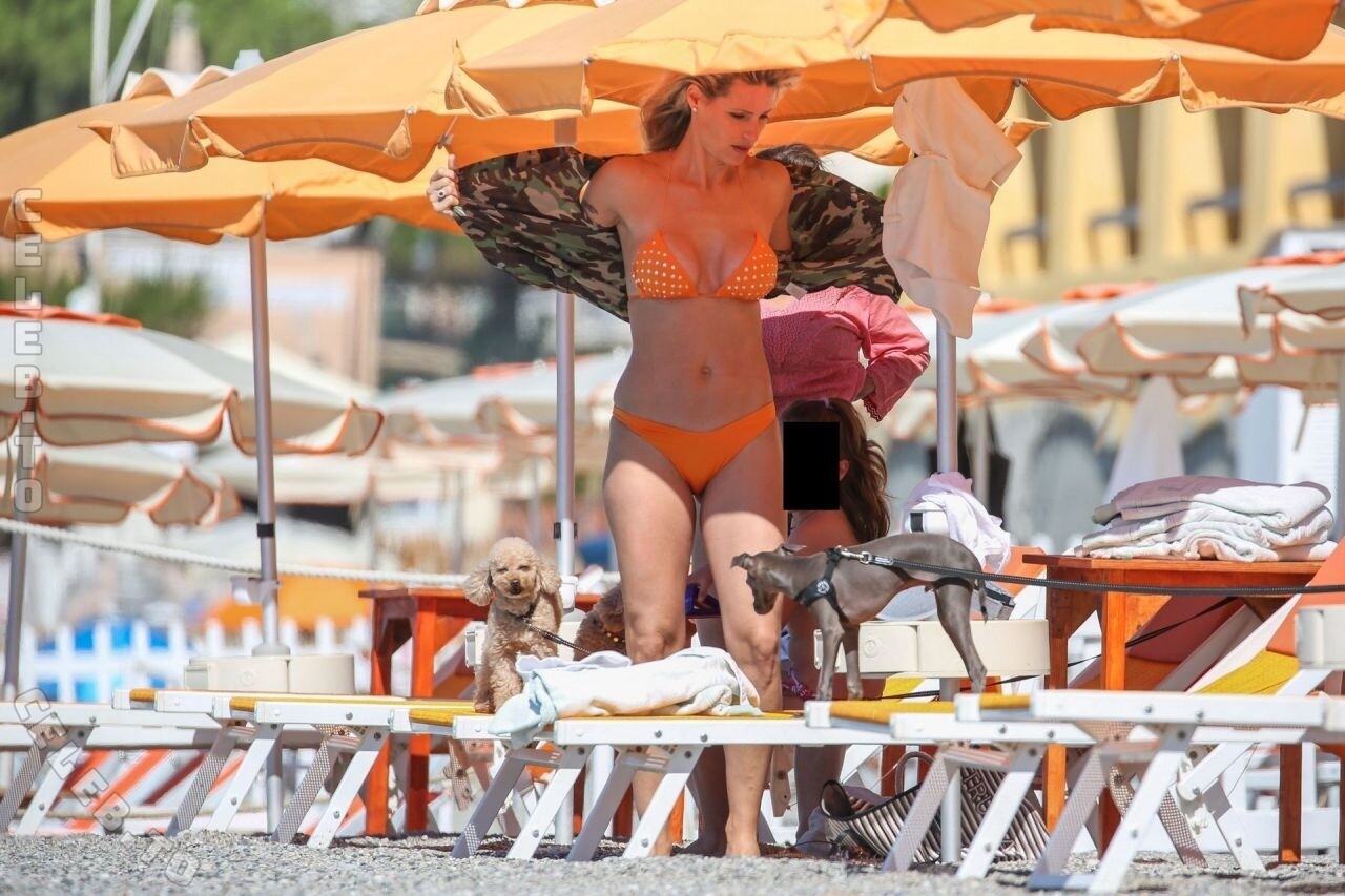 Michelle Hunziker nude photo 11