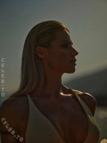 Michelle Hunziker nude photo 21