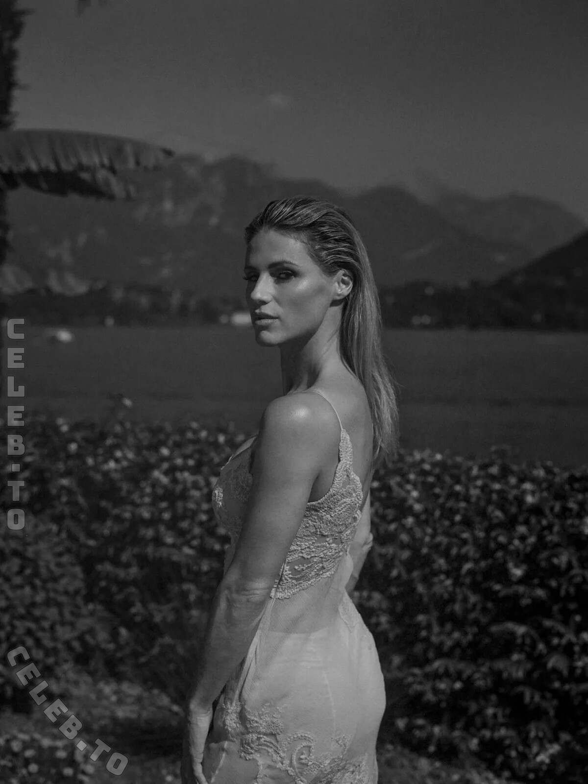 Michelle Hunziker nude photo 9
