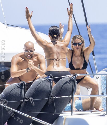 Michelle Hunziker nude photo 11