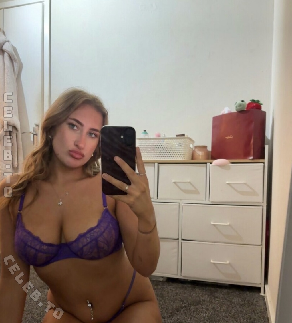 Michelle Louise nude photo 2