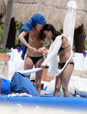 Michelle Rodríguez nude photo 23