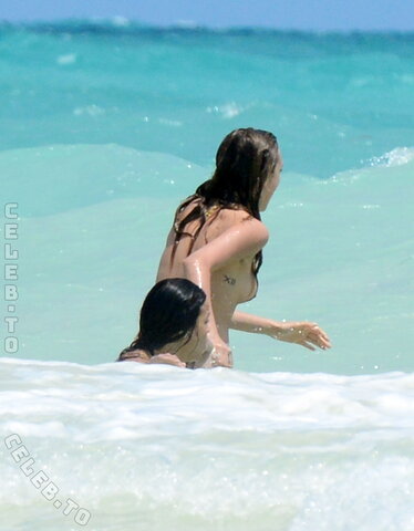 Michelle Rodríguez nude photo 21
