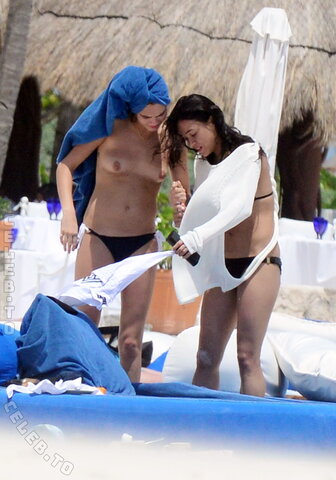 Michelle Rodríguez nude photo 2