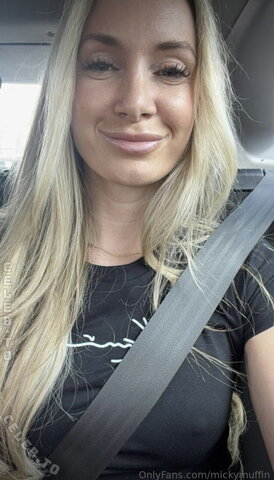 Micky Muffin – Haha my facial expression when I get a hot dick pic to rate 🍆💦 do you dare too?